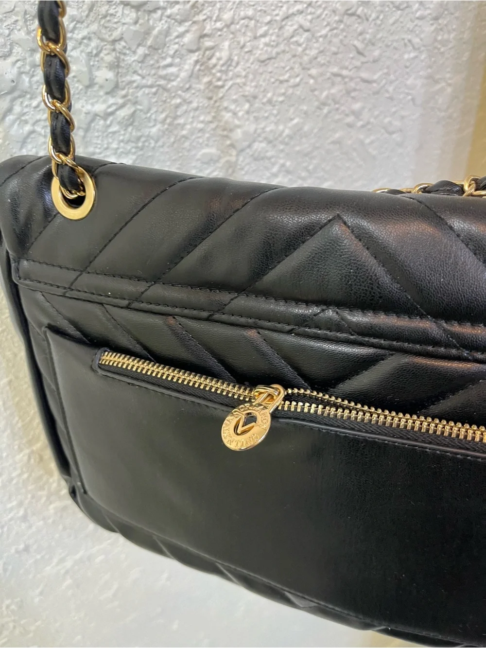 Valentino by Mario Valentino Quilted Shoulder Bag 🖤✨
